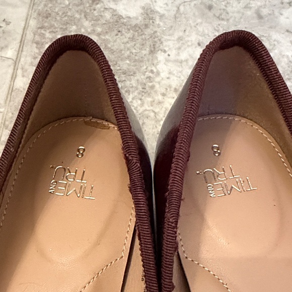 Time and Tru Women's Deep Red Flats NEW - Picture 3 of 5